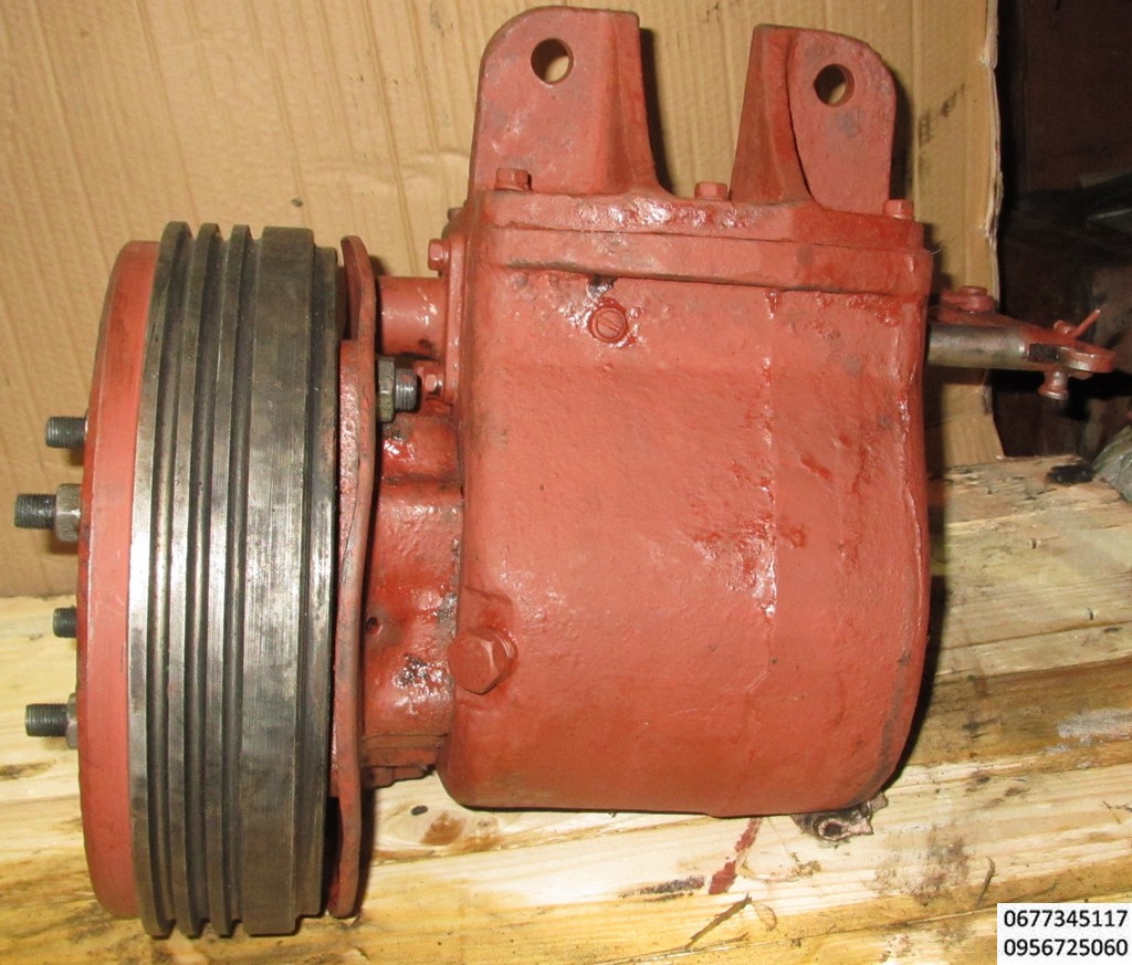 Механизм обратного хода в сборе 4014М-1706010 .реверс .Запчасти на Львовский погрузчик: Механизм обратного хода с ручным тормозом. Механизм обратного хода МОХ 40810-1706010 львовского погрузчика АП-4014, 40814, АП-40810, 40816, 40811, 41030 Лев предназначен для изменения направления вращения ведущих колес, а также для повышения тягового усилия на них. Механизм зворотнього руху ,львивський старого зразку. Механизм обратного хода нового образца.вал карданный львовский погрузчик. механизм обратного хода МОХ (реверс, раздатка) . самодельный трактор. АП-4008, АП-4043, АП-4045 Передаточные числа:при движении вперед - 1,43 ,при движении назад - 1,76МОХ 4045-1706010 , МОХ 40810-1706010